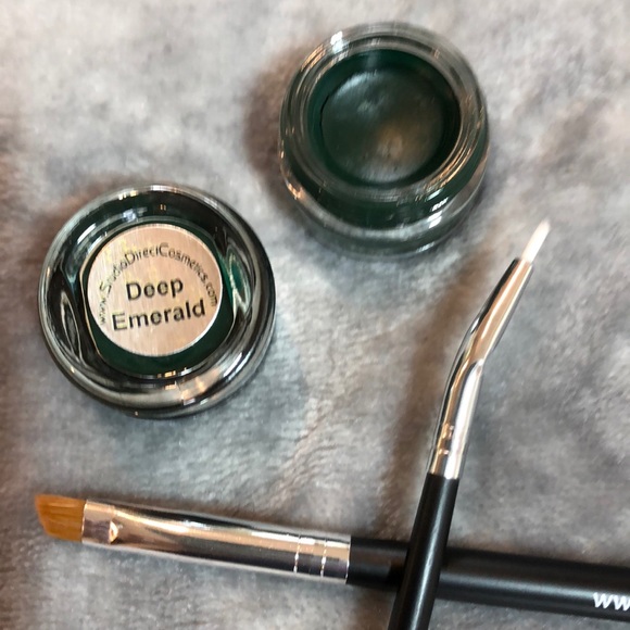 (NOT FOR SALE) 7 Gel Eye Liners and Brushes Kit - Picture 2 of 8